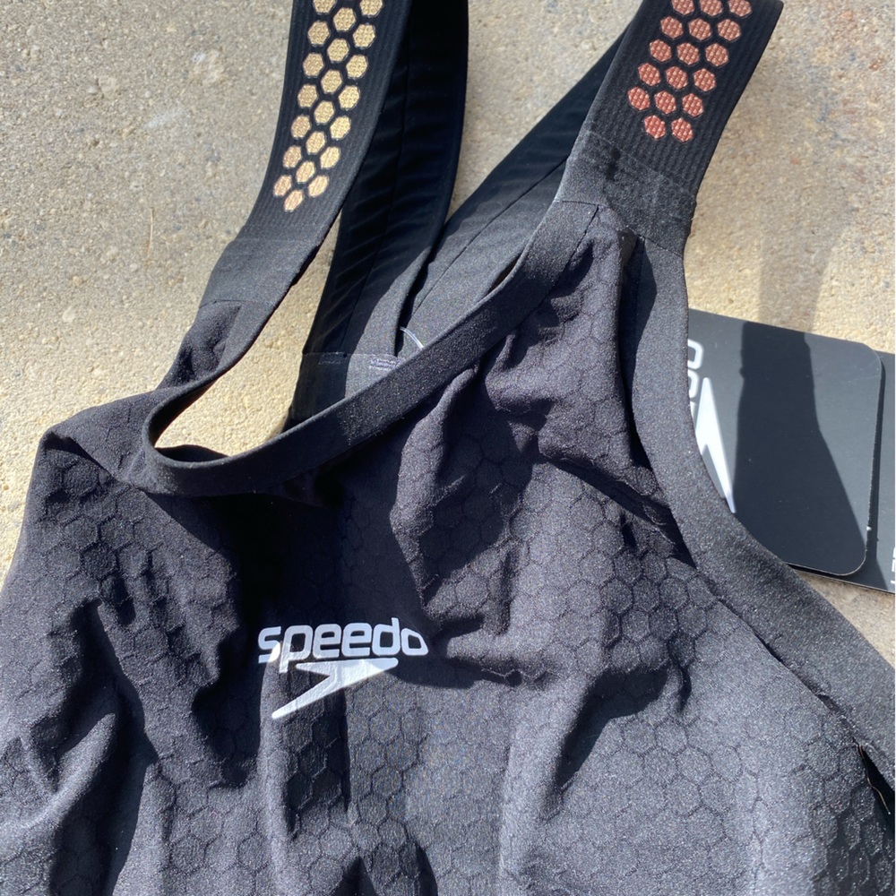 BRAND NEW Speedo Kneeskin